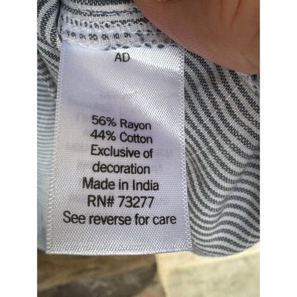 Lauren Conrad-NWT-Ruffled Vneck Plus Size Top-Size 3X - Picture 6 of 8